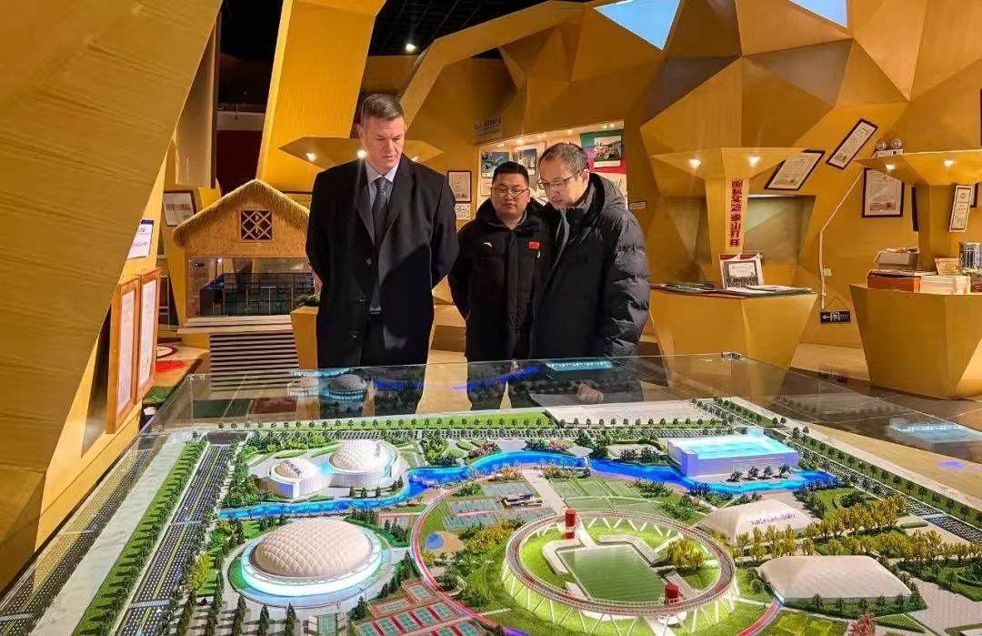 国际柔道联合会副主席卡洛斯·艾力克莅临www.k8凯发体育参观交流